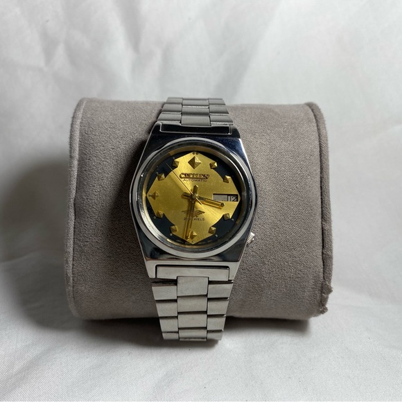 Citizen Other - Rare 1970s Citizen Mens Watch with Gold face and silver strap!